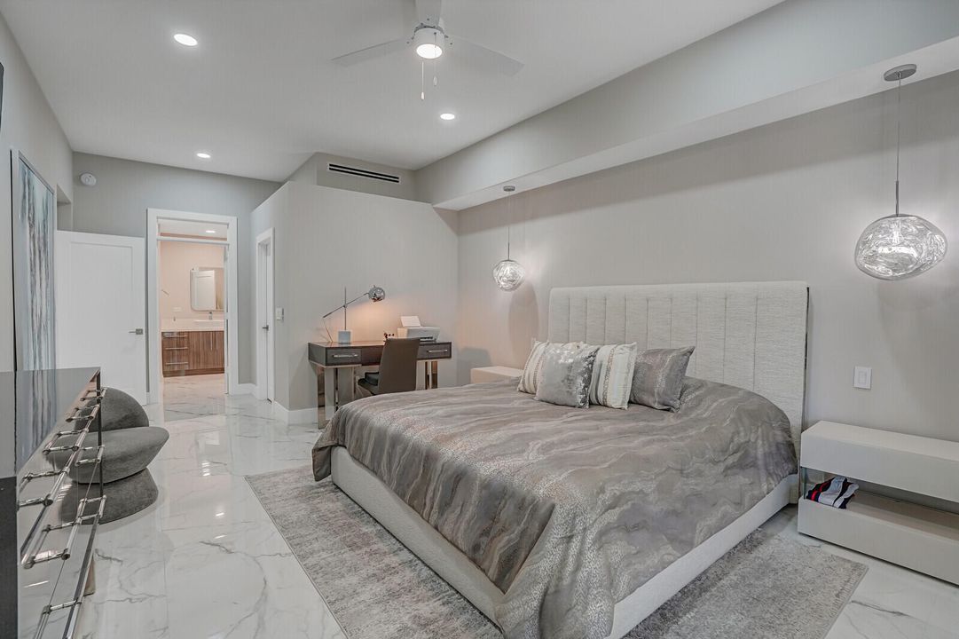 合同活跃: $299,000 (3 贝兹, 2 浴室, 1807 平方英尺)