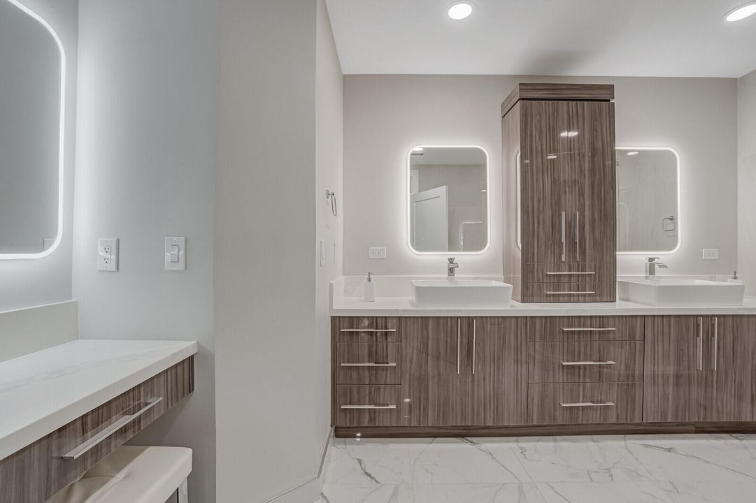 合同活跃: $299,000 (3 贝兹, 2 浴室, 1807 平方英尺)