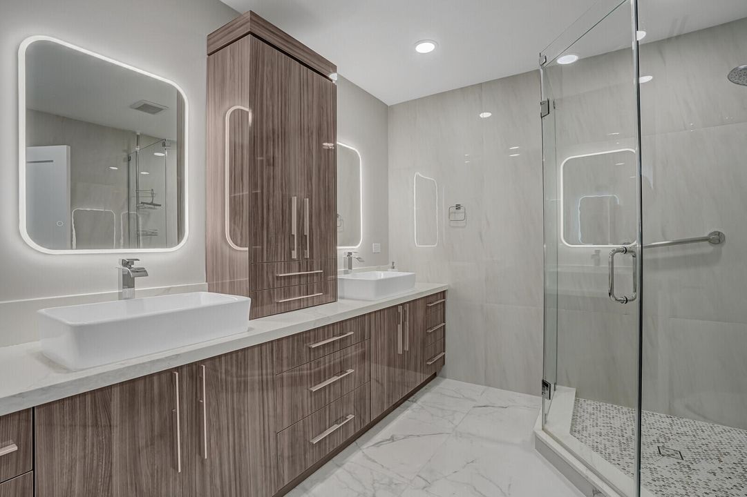 合同活跃: $299,000 (3 贝兹, 2 浴室, 1807 平方英尺)