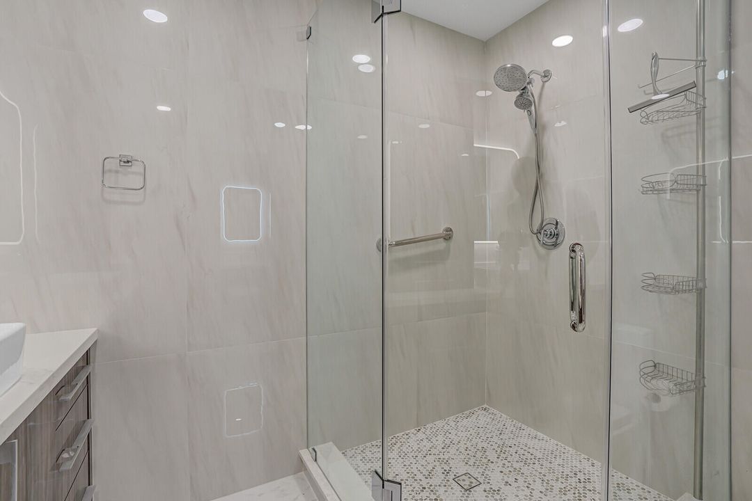 合同活跃: $299,000 (3 贝兹, 2 浴室, 1807 平方英尺)