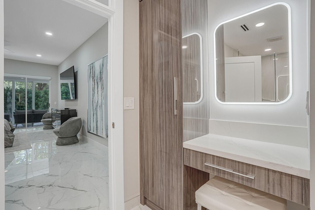 合同活跃: $299,000 (3 贝兹, 2 浴室, 1807 平方英尺)