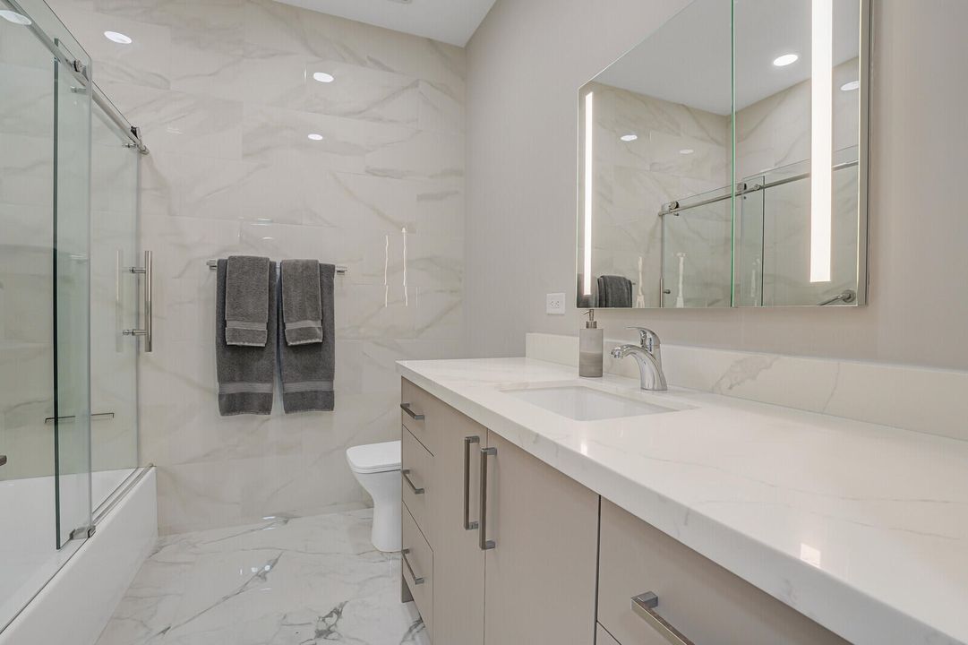 合同活跃: $299,000 (3 贝兹, 2 浴室, 1807 平方英尺)