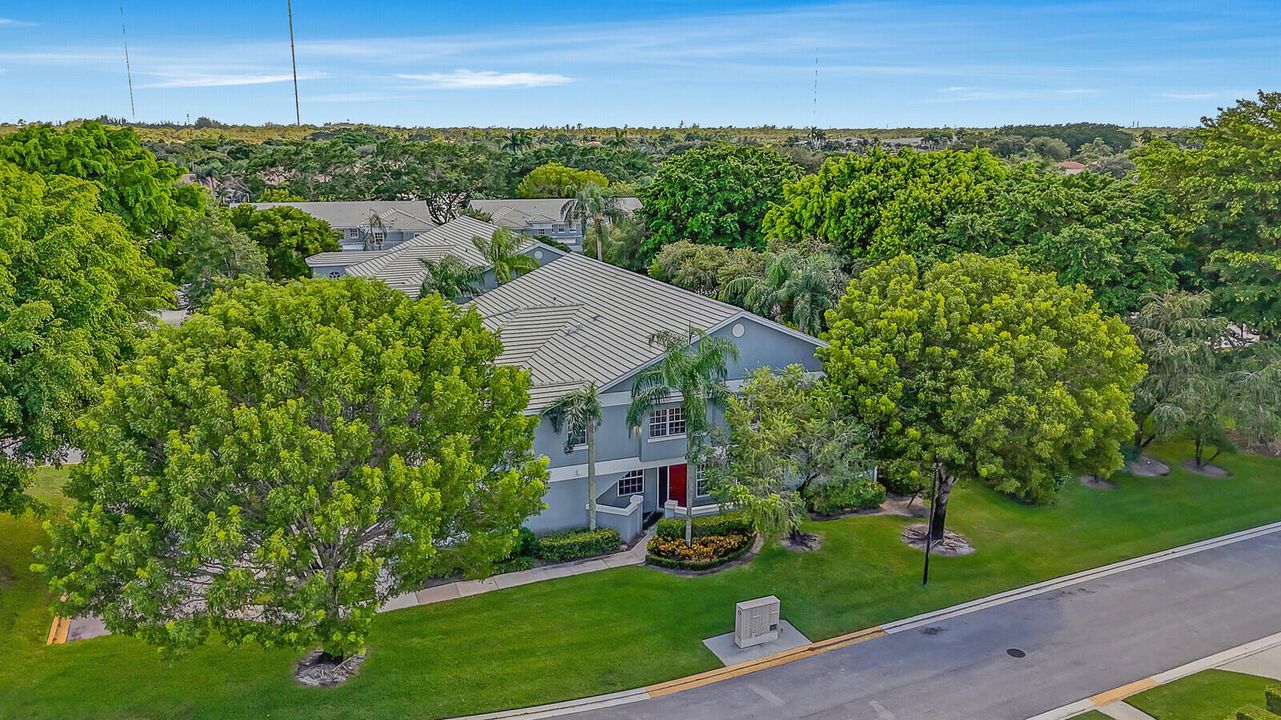 合同活跃: $299,000 (3 贝兹, 2 浴室, 1807 平方英尺)