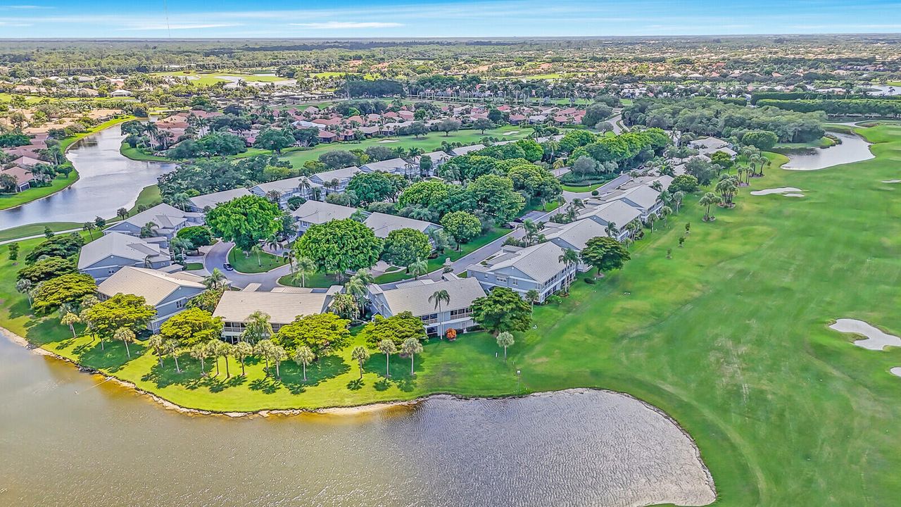 合同活跃: $299,000 (3 贝兹, 2 浴室, 1807 平方英尺)