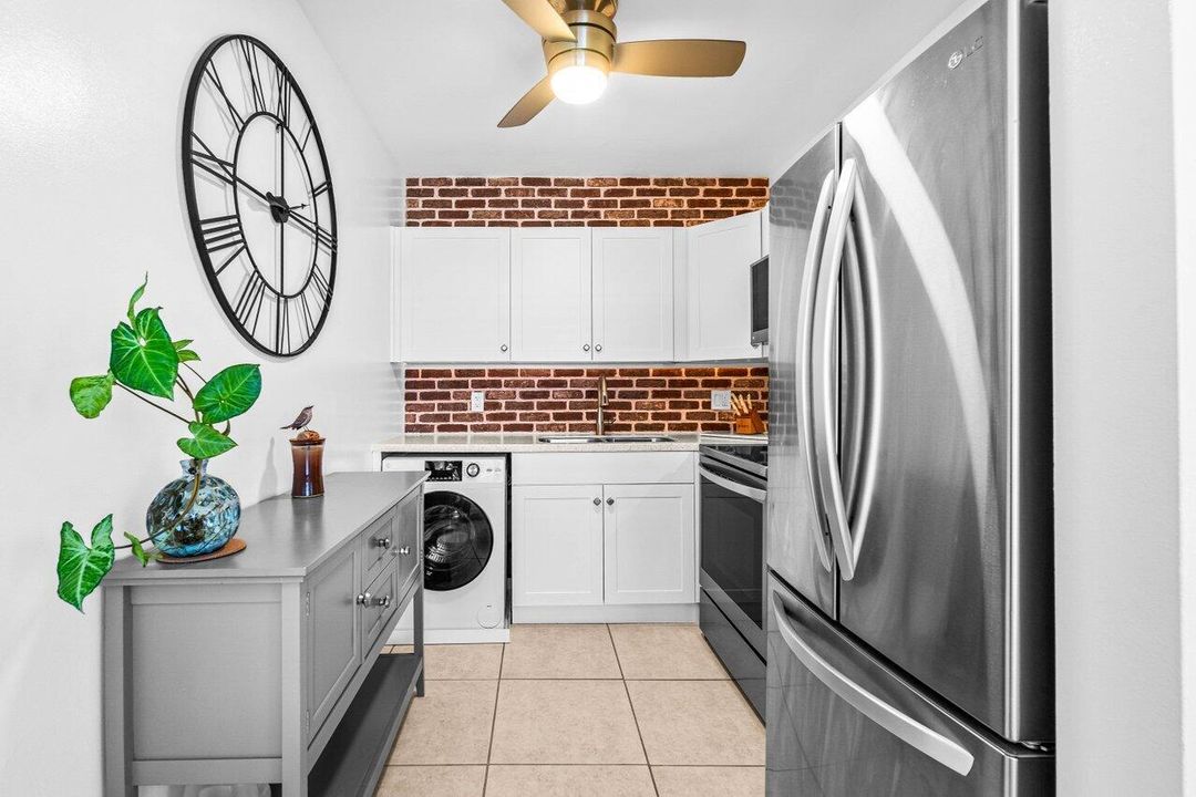 Active With Contract: $149,000 (2 beds, 2 baths, 819 Square Feet)