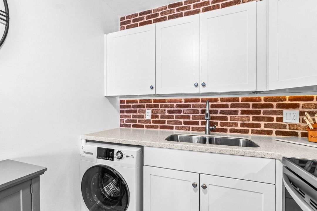 Active With Contract: $149,000 (2 beds, 2 baths, 819 Square Feet)