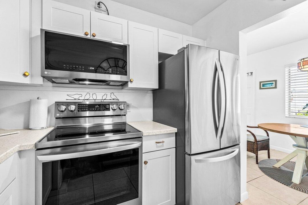 Active With Contract: $149,000 (2 beds, 2 baths, 819 Square Feet)