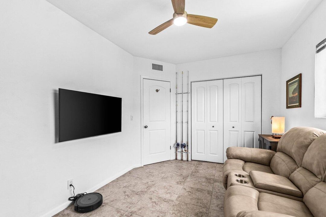 Active With Contract: $149,000 (2 beds, 2 baths, 819 Square Feet)