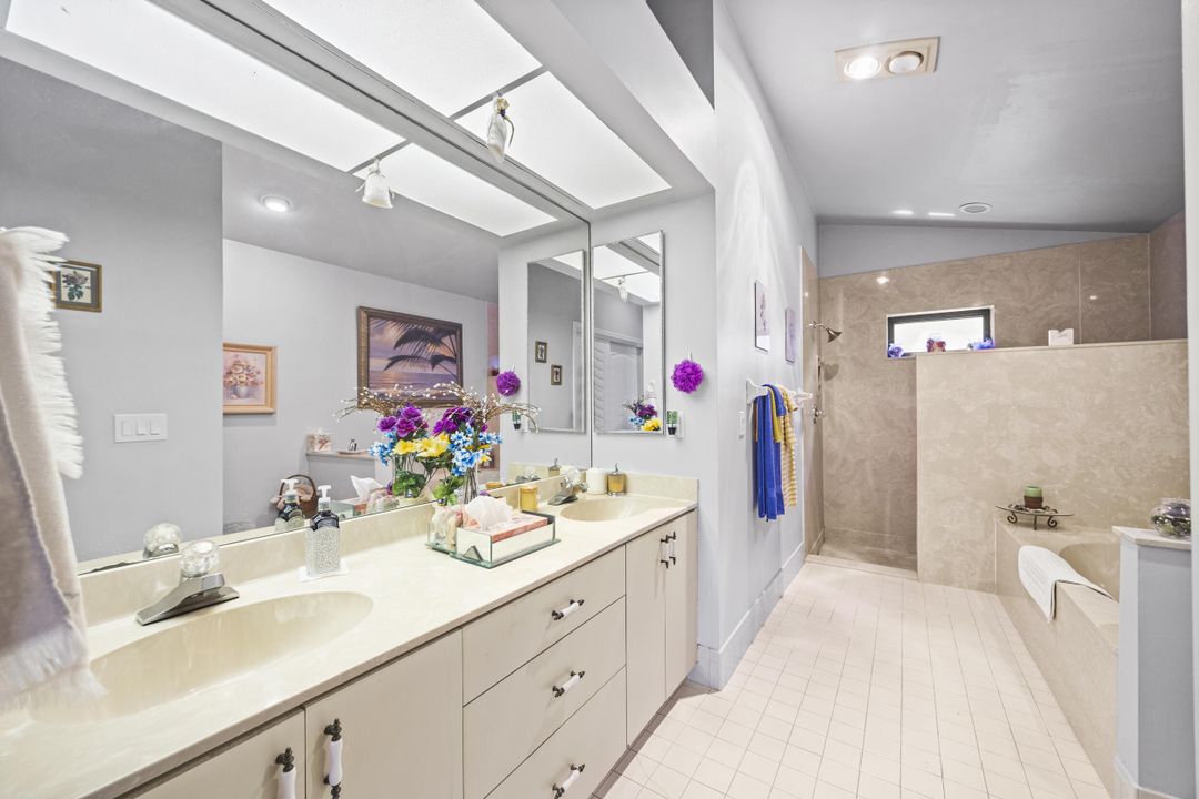 Под контрактом: $374,900 (3 спален, 2 ванн, 1687 Квадратных фут)