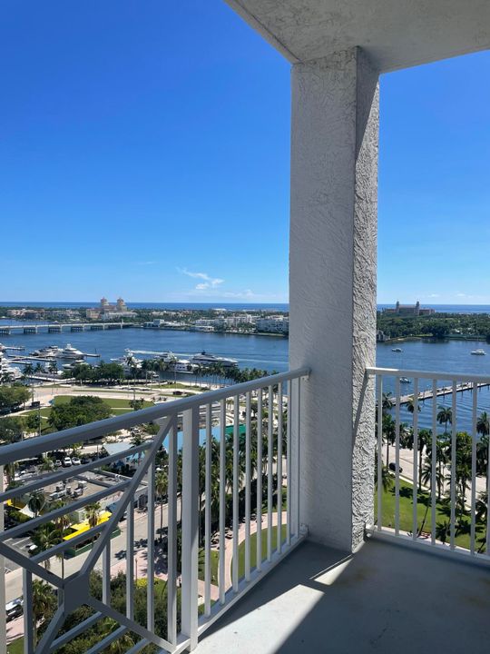 Recently Rented: $3,500 (2 beds, 2 baths, 1020 Square Feet)