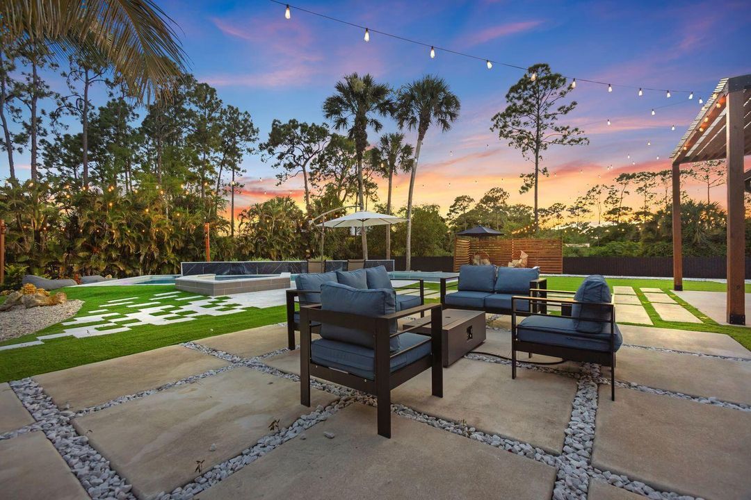 合同活跃: $775,000 (3 贝兹, 2 浴室, 1764 平方英尺)