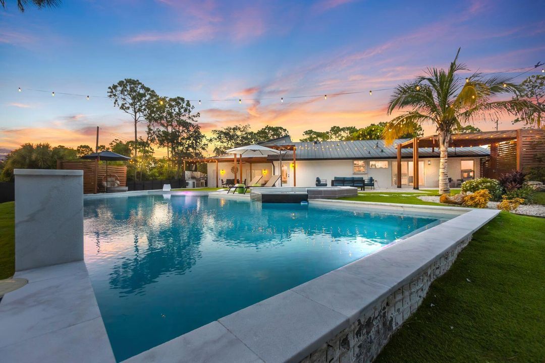 合同活跃: $775,000 (3 贝兹, 2 浴室, 1764 平方英尺)