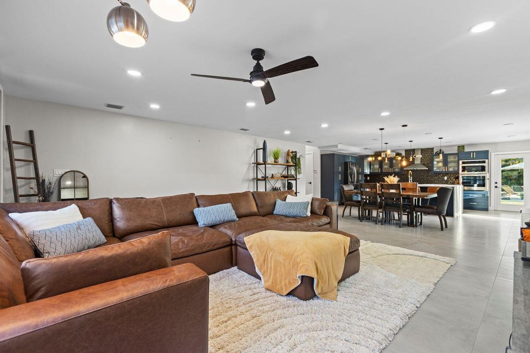 合同活跃: $775,000 (3 贝兹, 2 浴室, 1764 平方英尺)