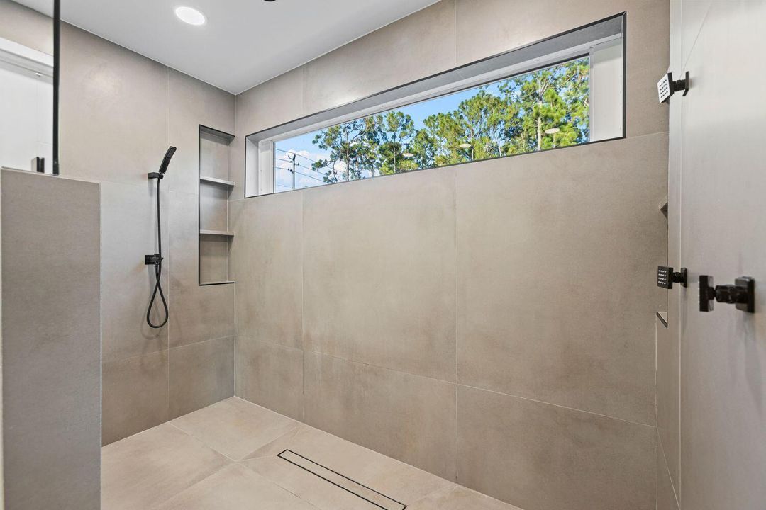 合同活跃: $775,000 (3 贝兹, 2 浴室, 1764 平方英尺)