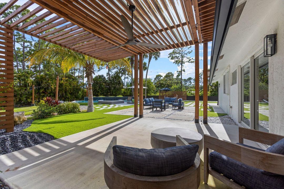 合同活跃: $775,000 (3 贝兹, 2 浴室, 1764 平方英尺)