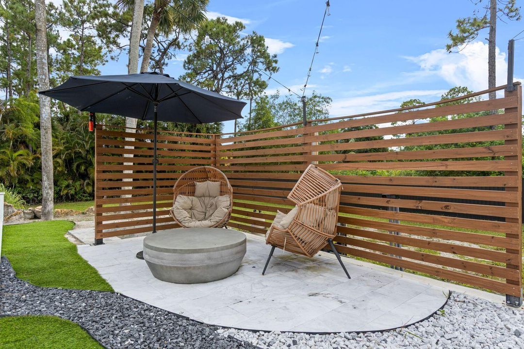 合同活跃: $775,000 (3 贝兹, 2 浴室, 1764 平方英尺)