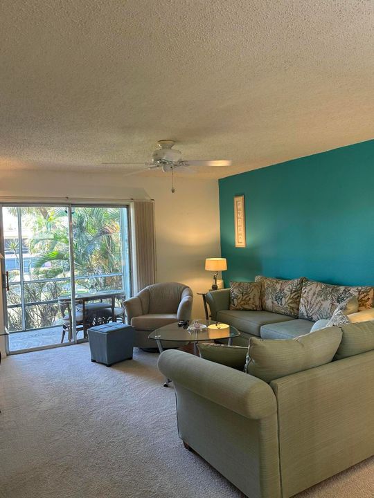 For Sale: $84,900 (2 beds, 1 baths, 819 Square Feet)