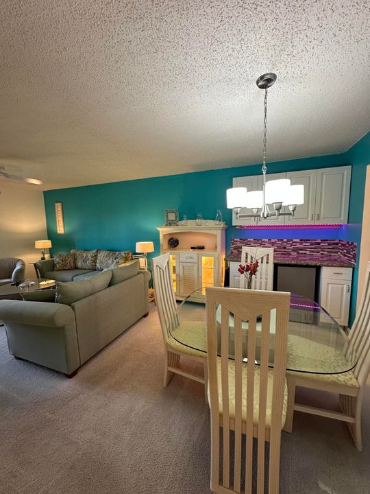 For Sale: $84,900 (2 beds, 1 baths, 819 Square Feet)