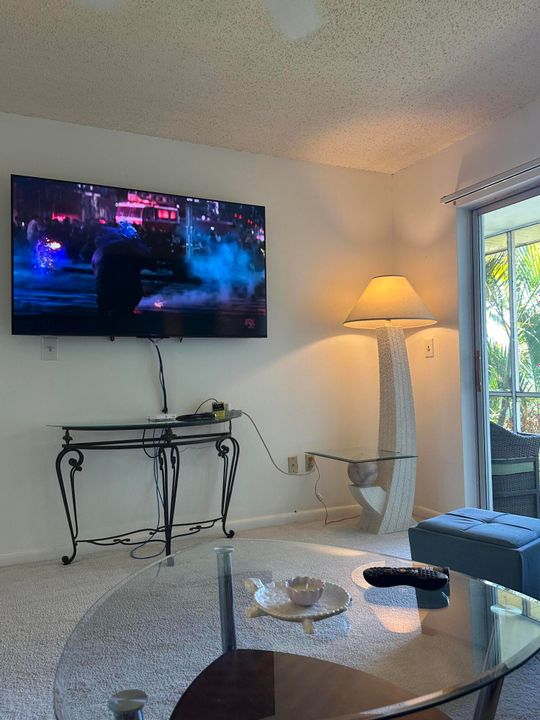 For Sale: $84,900 (2 beds, 1 baths, 819 Square Feet)