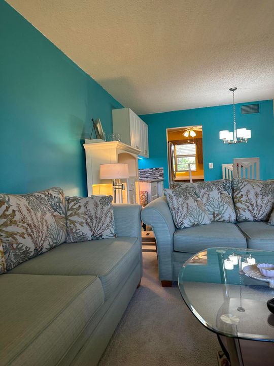 For Sale: $84,900 (2 beds, 1 baths, 819 Square Feet)