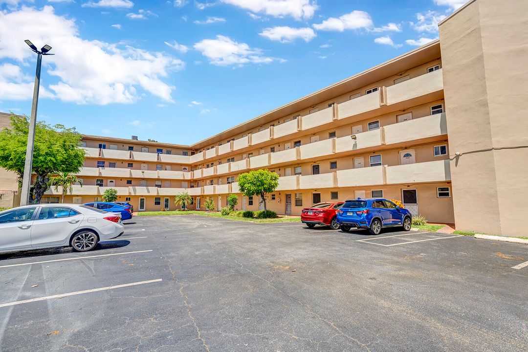 Под контрактом: $125,000 (1 спален, 1 ванн, 898 Квадратных фут)