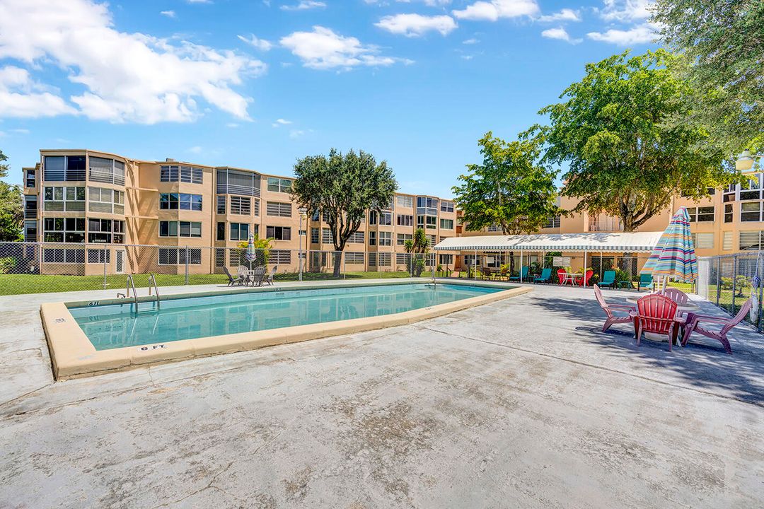 Под контрактом: $125,000 (1 спален, 1 ванн, 898 Квадратных фут)