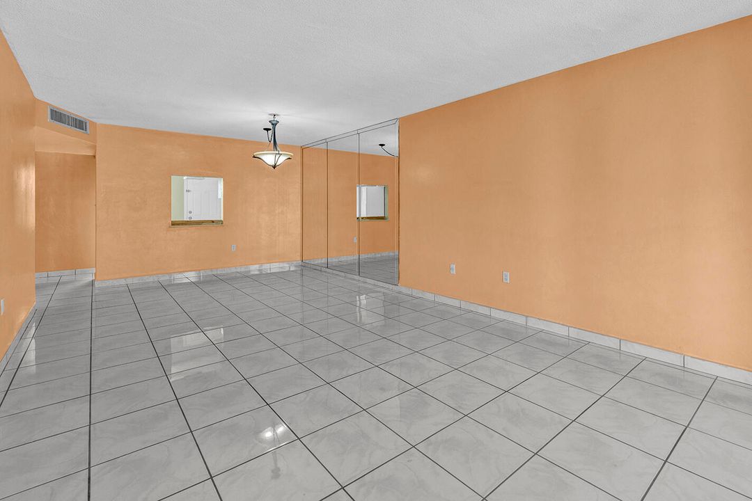 Под контрактом: $125,000 (1 спален, 1 ванн, 898 Квадратных фут)