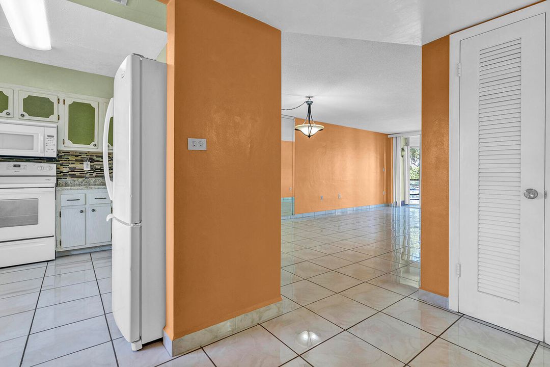 Под контрактом: $125,000 (1 спален, 1 ванн, 898 Квадратных фут)