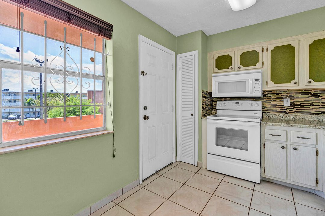 Под контрактом: $125,000 (1 спален, 1 ванн, 898 Квадратных фут)