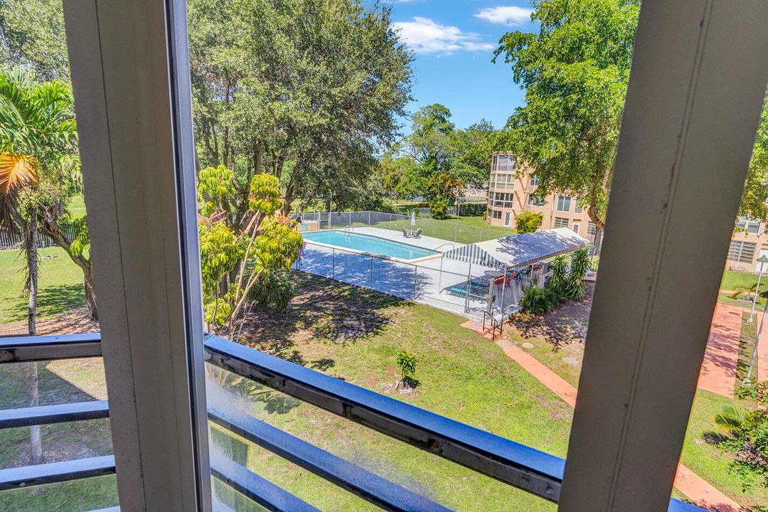 Под контрактом: $125,000 (1 спален, 1 ванн, 898 Квадратных фут)