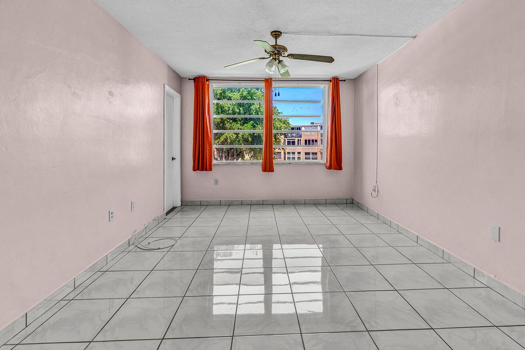 Под контрактом: $125,000 (1 спален, 1 ванн, 898 Квадратных фут)