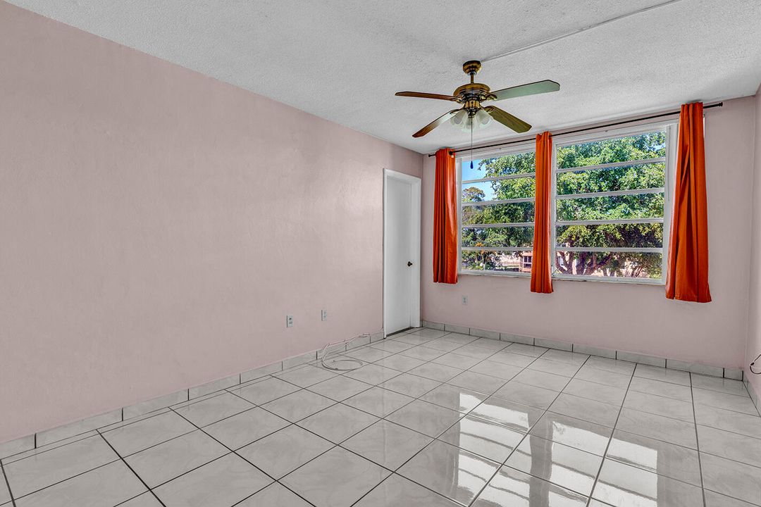 Под контрактом: $125,000 (1 спален, 1 ванн, 898 Квадратных фут)