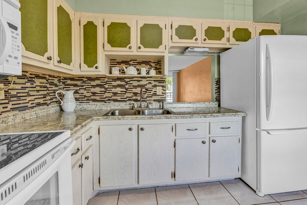 Под контрактом: $125,000 (1 спален, 1 ванн, 898 Квадратных фут)