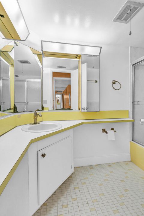 Под контрактом: $125,000 (1 спален, 1 ванн, 898 Квадратных фут)