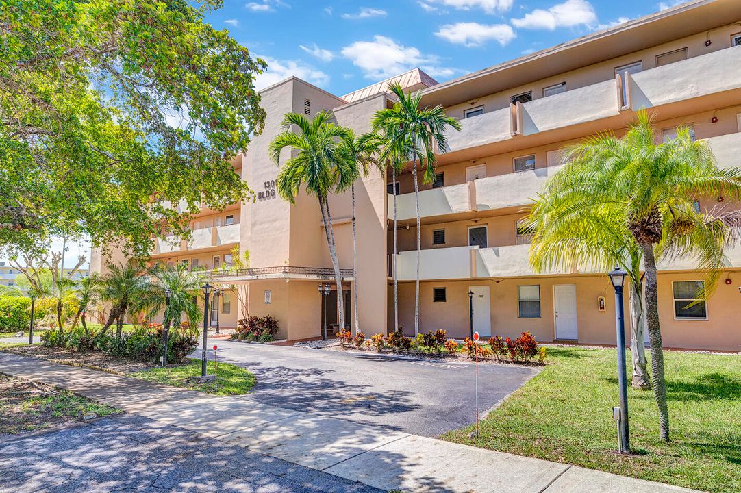 Под контрактом: $125,000 (1 спален, 1 ванн, 898 Квадратных фут)