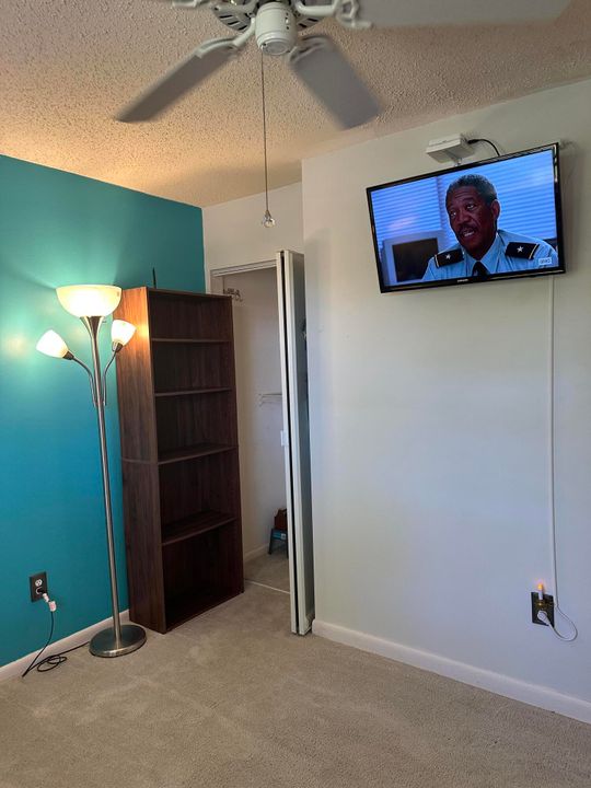 For Sale: $84,900 (2 beds, 1 baths, 819 Square Feet)