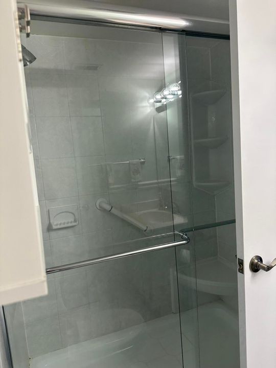 For Sale: $84,900 (2 beds, 1 baths, 819 Square Feet)