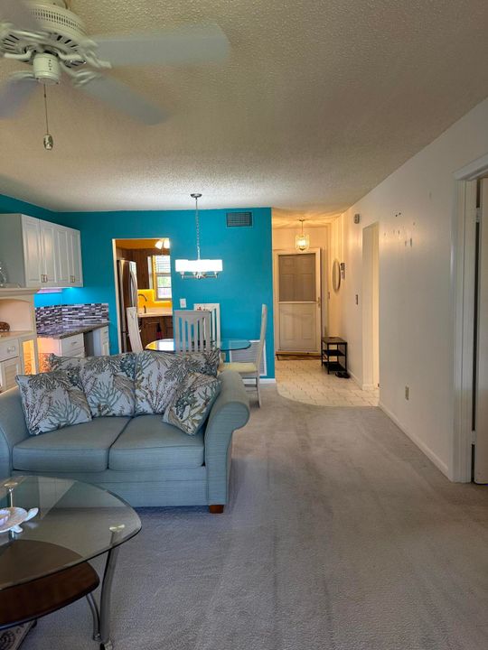 For Sale: $84,900 (2 beds, 1 baths, 819 Square Feet)