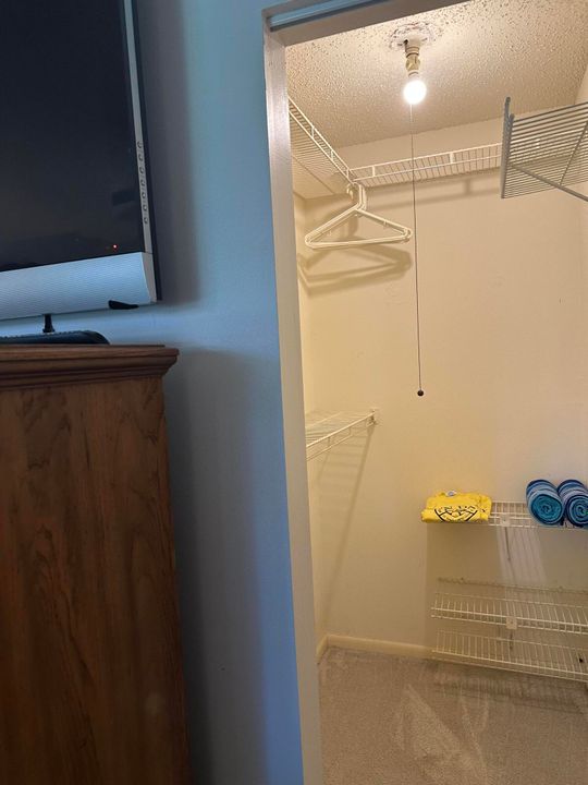 For Sale: $84,900 (2 beds, 1 baths, 819 Square Feet)