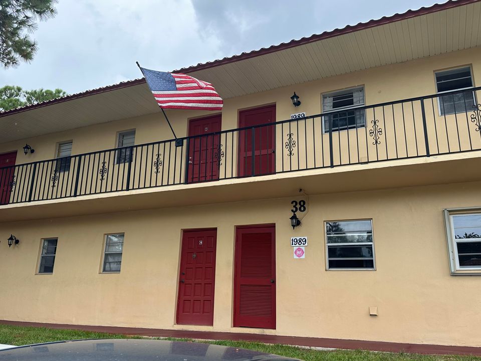 For Sale: $84,900 (2 beds, 1 baths, 819 Square Feet)