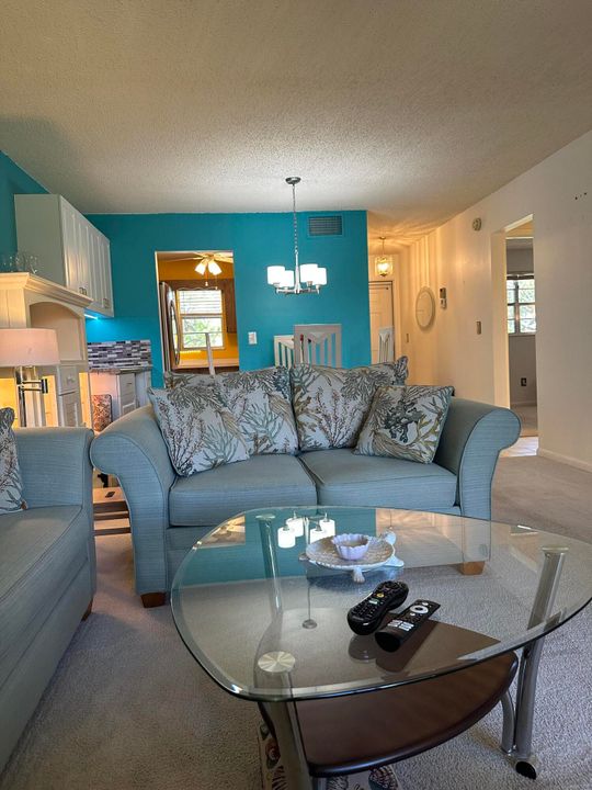 For Sale: $84,900 (2 beds, 1 baths, 819 Square Feet)