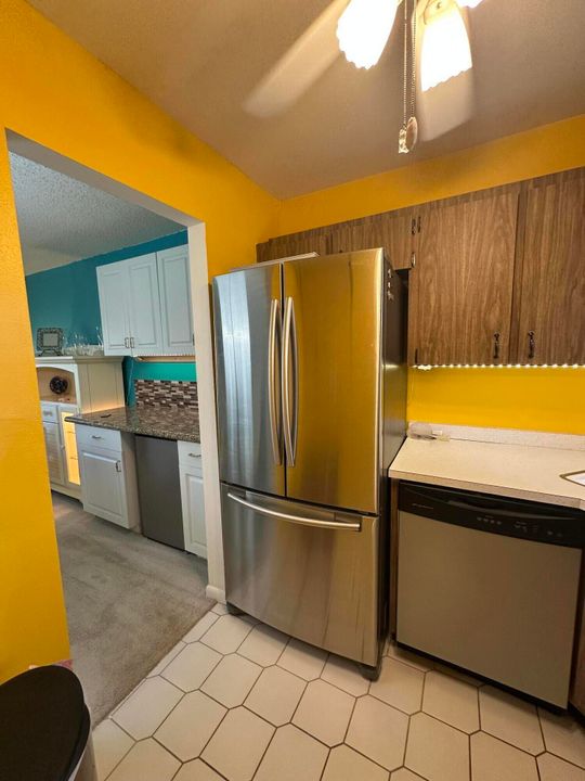 For Sale: $84,900 (2 beds, 1 baths, 819 Square Feet)