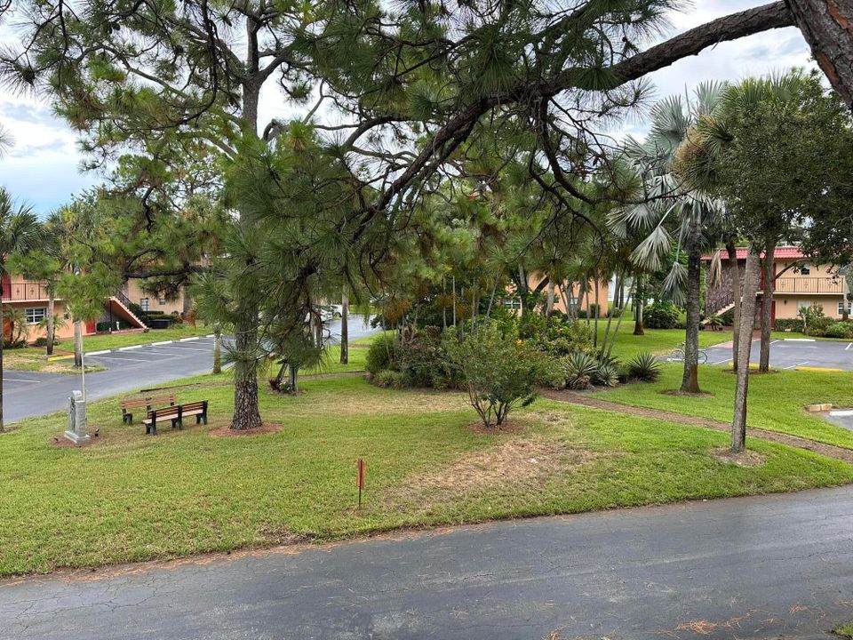 For Sale: $84,900 (2 beds, 1 baths, 819 Square Feet)