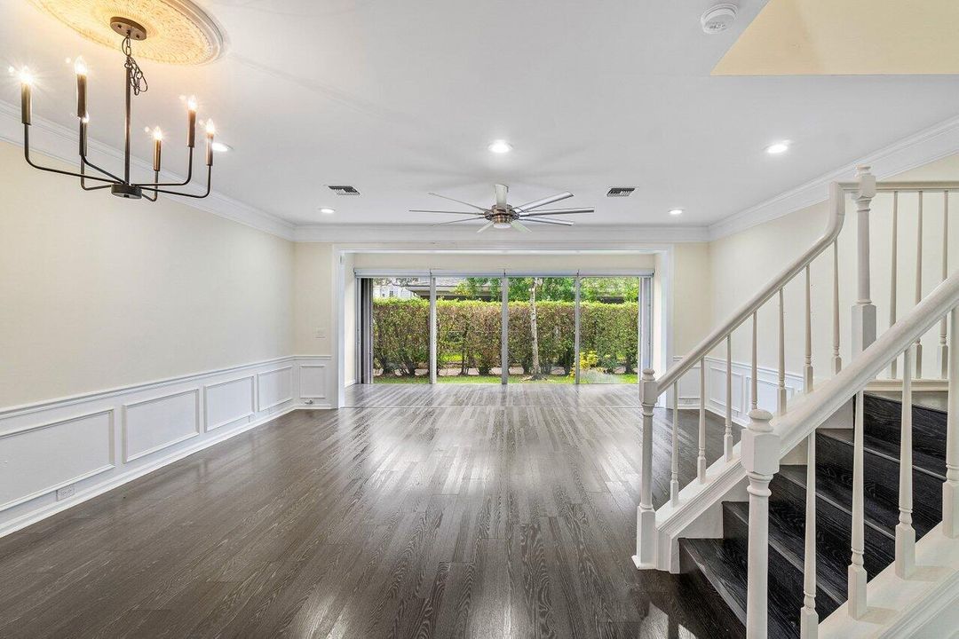 合同活跃: $3,900 (3 贝兹, 2 浴室, 1710 平方英尺)