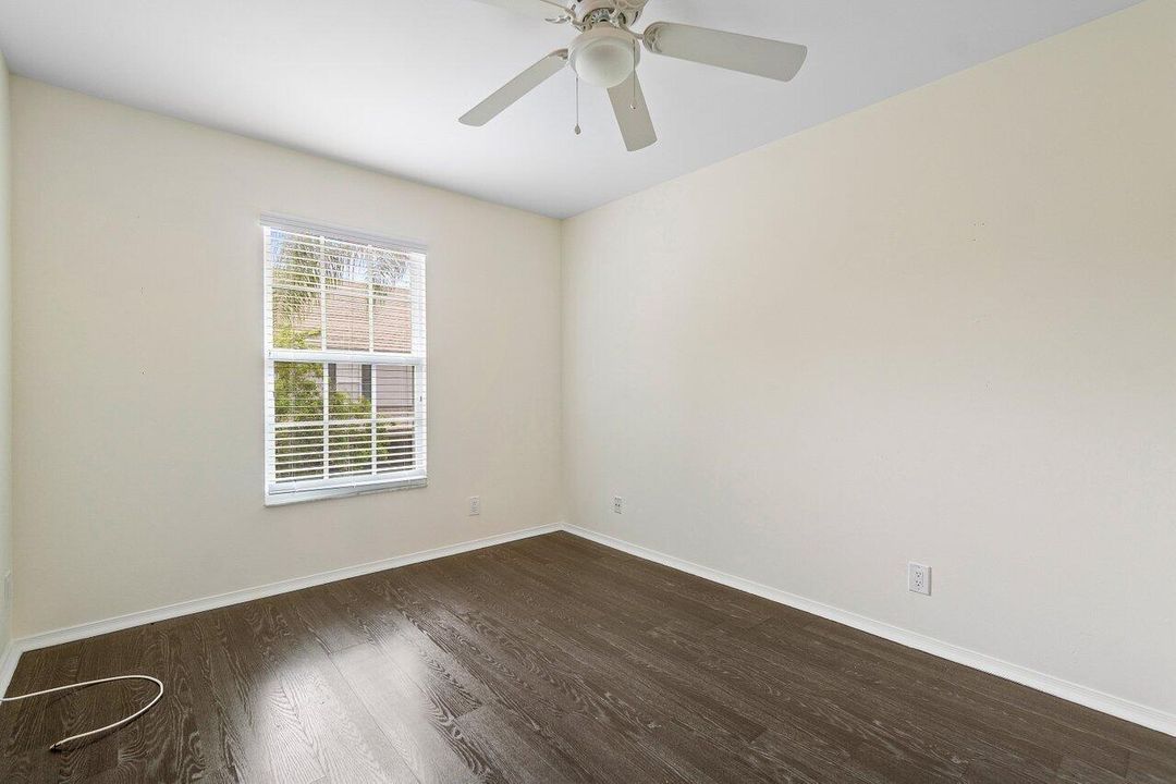 合同活跃: $3,900 (3 贝兹, 2 浴室, 1710 平方英尺)