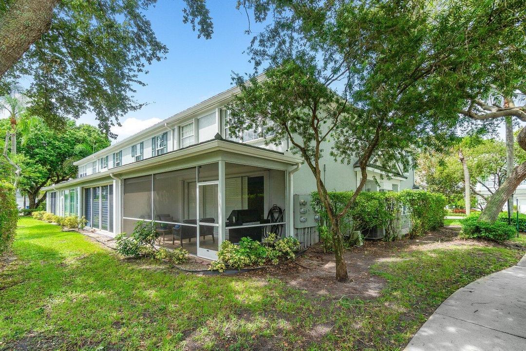 合同活跃: $3,900 (3 贝兹, 2 浴室, 1710 平方英尺)