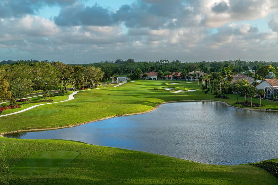 合同活跃: $299,000 (3 贝兹, 2 浴室, 1807 平方英尺)