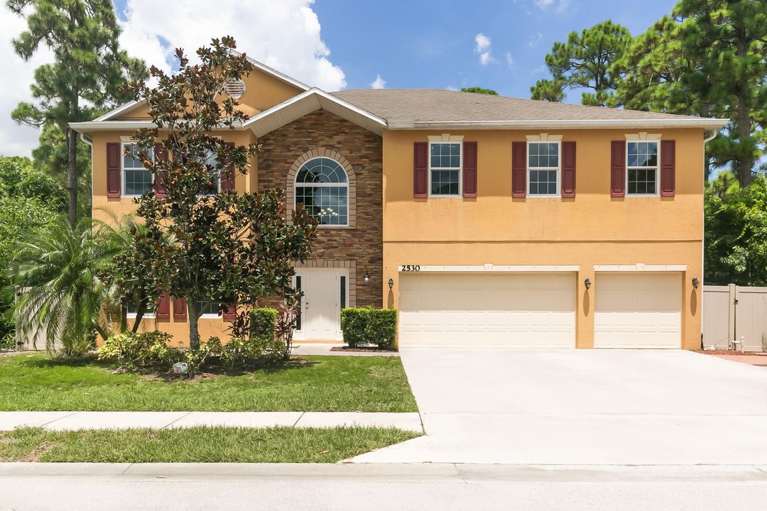 Recently Sold: $745,000 (6 beds, 4 baths, 3916 Square Feet)