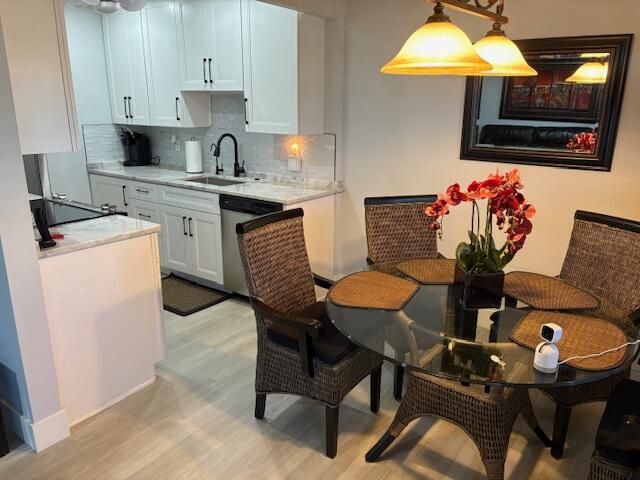 Под контрактом: $135,000 (2 спален, 1 ванн, 880 Квадратных фут)