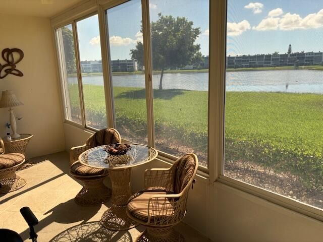 Под контрактом: $135,000 (2 спален, 1 ванн, 880 Квадратных фут)